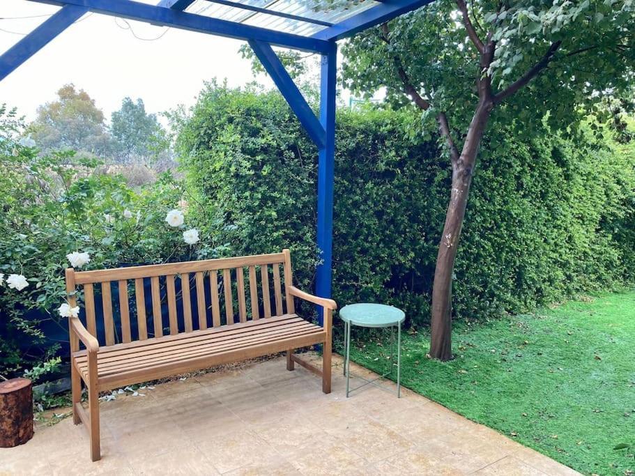Shamaka'S Apartamento Kefar Hananya Exterior foto